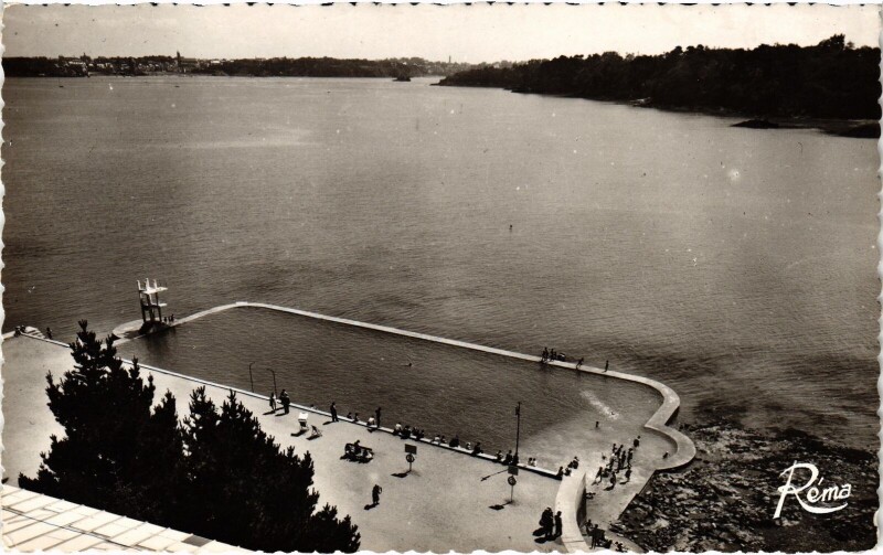 Carte postale ancienne Dinard - La Piscine et la Plage du Prieuré à Dinard