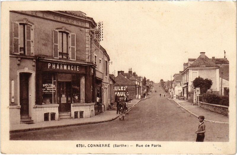 Carte postale ancienne Connerre - Rue de Paris à Connerré