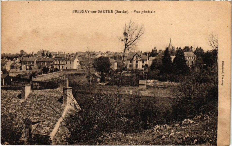 Carte postale ancienne Fresnay-sur-Sarthe -Vue générale à Fresnay-sur-Sarthe