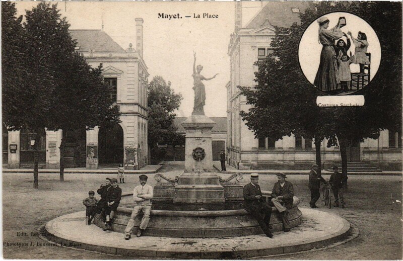 Carte postale ancienne La Place à Mayet