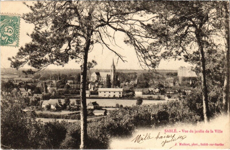 Carte postale ancienne Sablé - Vue du jardin de la Ville