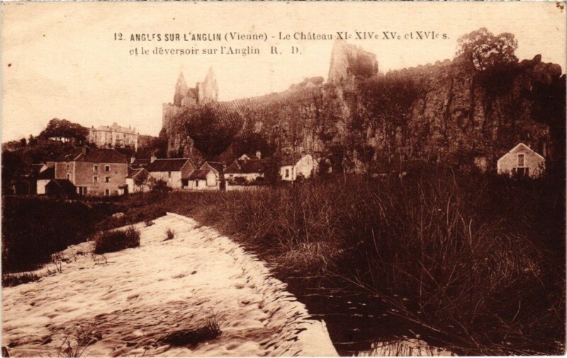 Carte postale ancienne Angles-sur-l'Anglin - Le chateau à Angles-sur-l'Anglin