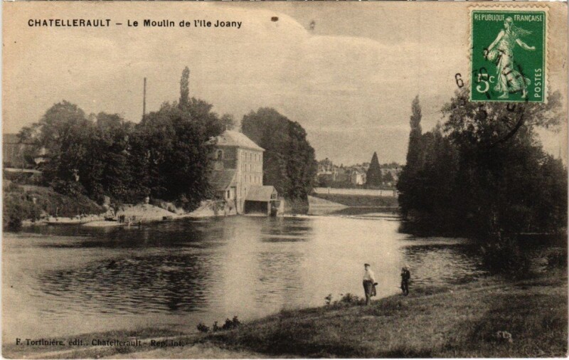 Carte postale ancienne Chatellerault - Le Moulin de l'Ile Joany à Châtellerault