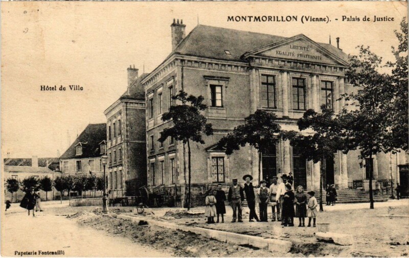 Carte postale ancienne Montmorillon - Palais de Justice à Montmorillon