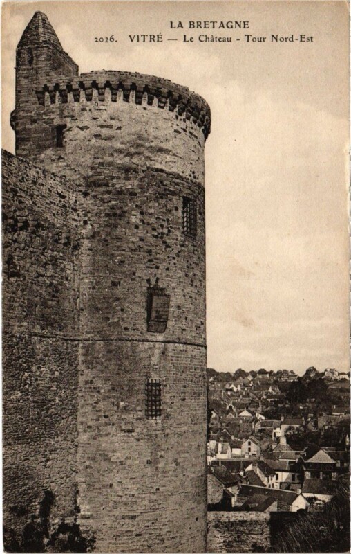 Carte postale ancienne Vitré - Le Chateau - Tour Nord-Est à Vitré