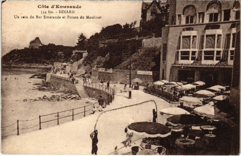 Carte postale ancienne Dinard - Un coin du Bar Emeraude et Pointe du Moulinet à Dinard