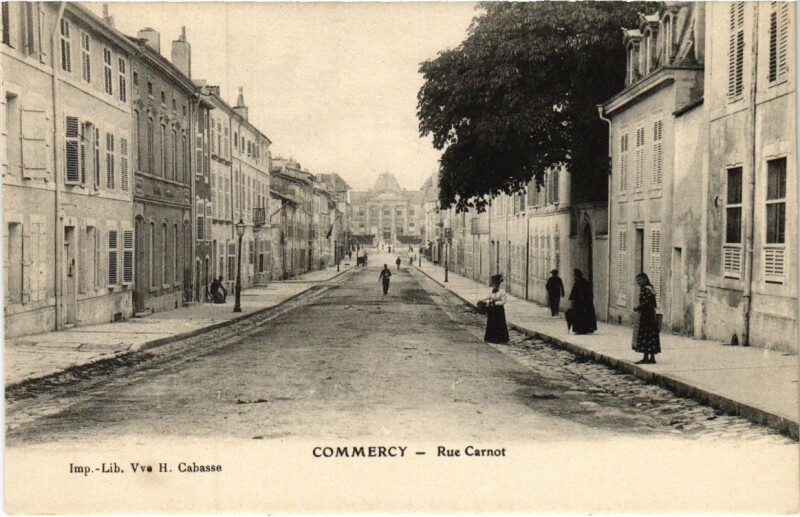 Carte postale ancienne Commercy - Rue Carnot à Commercy