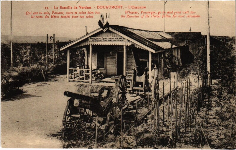 Carte postale ancienne Douaumont - L'Ossuaire - La Bataille de Verdun à Verdun