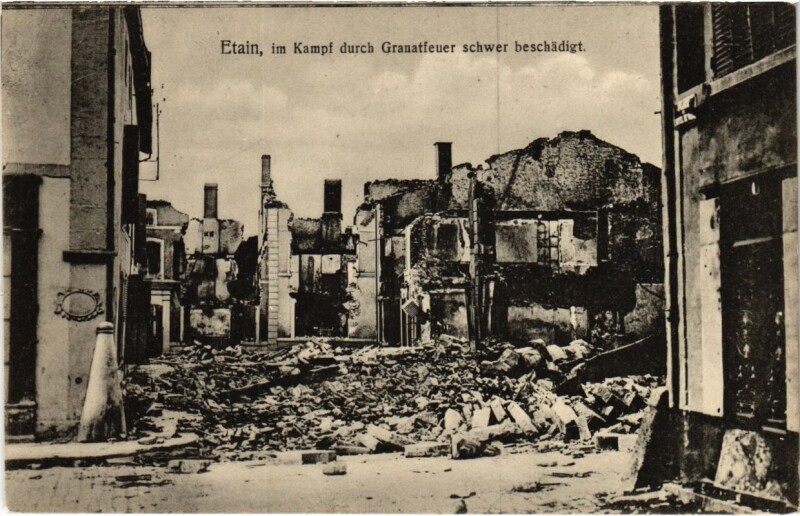 Carte postale ancienne Etain - Im Kampf durch Granatfeuer Schwer Beschadigt à Étain