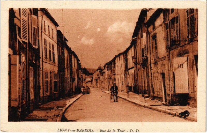 Carte postale ancienne Ligny-en-Barrois - Rue de la Tour à Ligny-en-Barrois