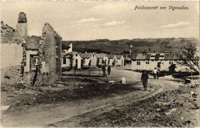Carte postale ancienne Vigneulles-les-Hattonchatel - Feldlazarett - Rue - Ruines à Vigneulles-lès-Hattonchâtel