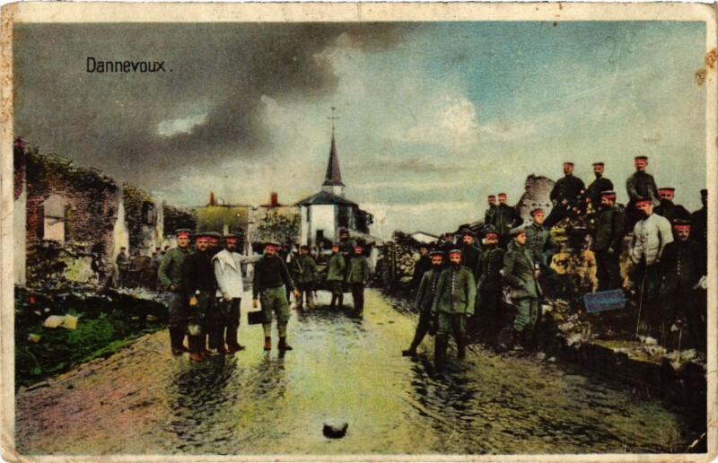 Carte postale ancienne Dannevoux - Rue - Street Scenes - Soldiers - Ruines à Dannevoux