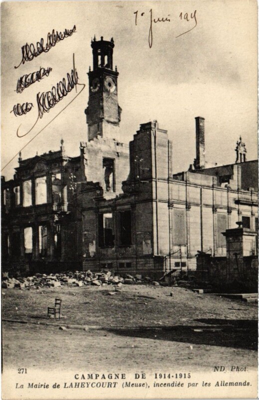 Carte postale ancienne Laheycourt - La Mairie - Incendiee par les Allemands à Laheycourt