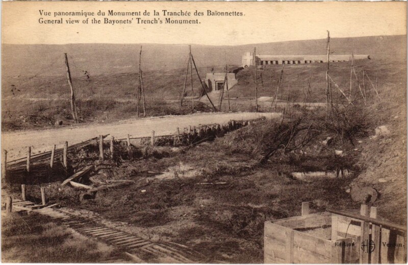 Carte postale ancienne Vue Panoramique du Monument de la Tranchee des Baionnettes