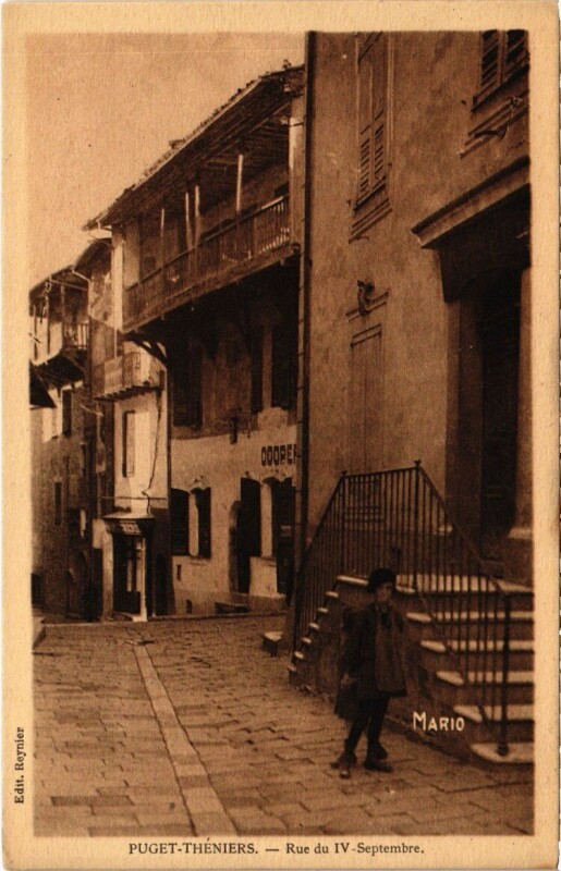 Carte postale ancienne Puget-Théniers - Rue du Iv Septembre à Puget-Théniers