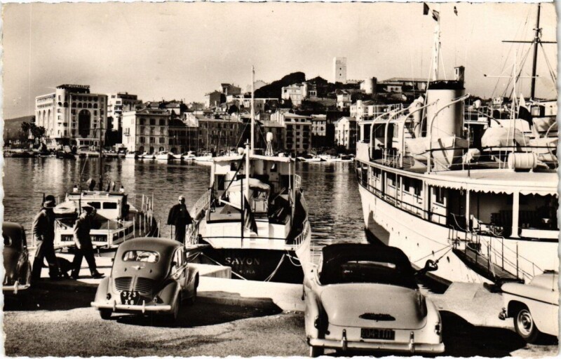 Carte postale ancienne Cannes - Le Port et le Suquet à Cannes