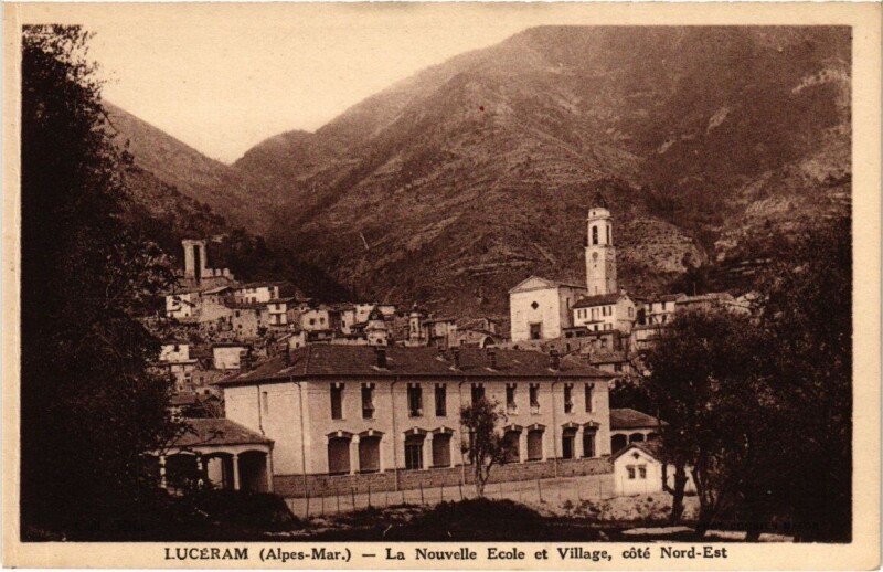 Carte postale ancienne Lucéram - La Nouvelle Ecole et Village, coté Nord-Est à Lucéram
