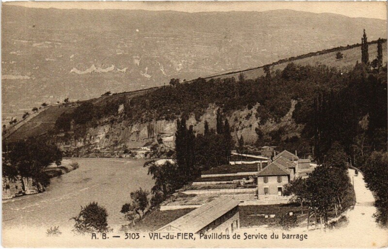 Carte postale ancienne Val-du-Fier, Pavillons de Service du barrage à Noirétable