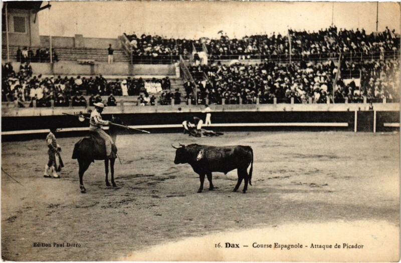 Carte postale ancienne Dax - Course Espagnole - Attaque de Picador à Dax