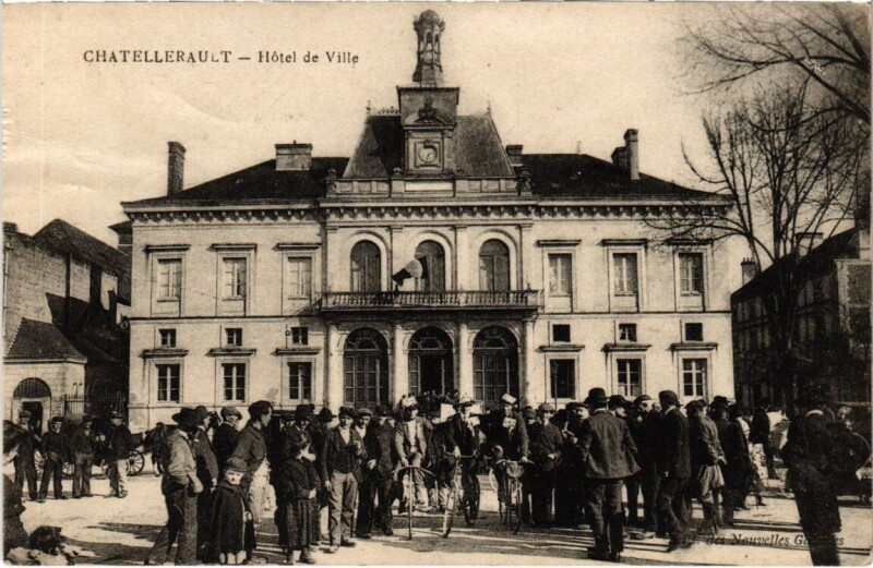 Carte postale ancienne Chatellerault - Hotel de Ville à Châtellerault