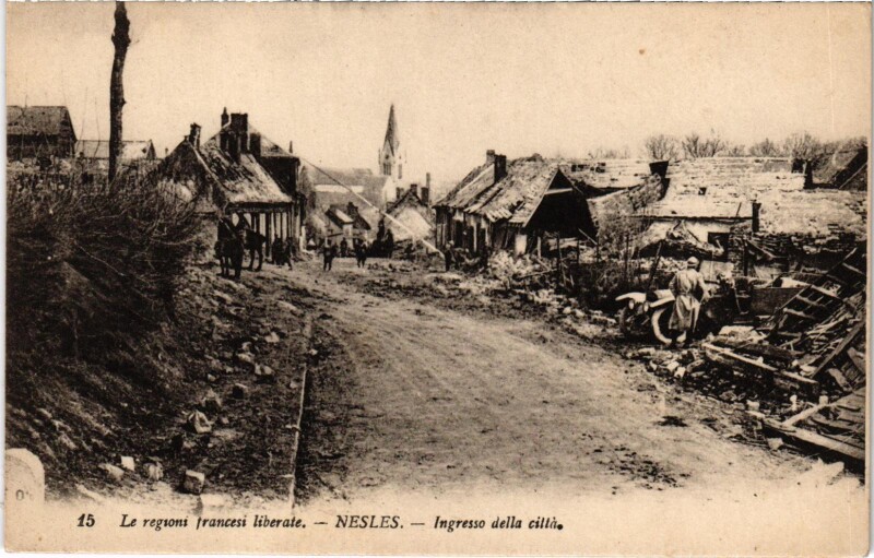 Carte postale ancienne Militaire Nesles - Ingresso della cittá à Nesles