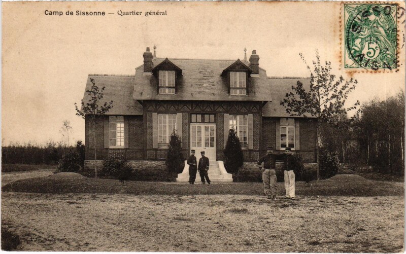 Carte postale ancienne Militaire Camp de Sissonne - Quartier général à Sissonne