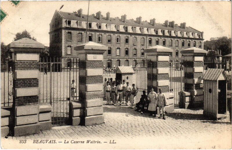 Carte postale ancienne Militaire - Beauvais - La Caserne Wattrin à Beauvais