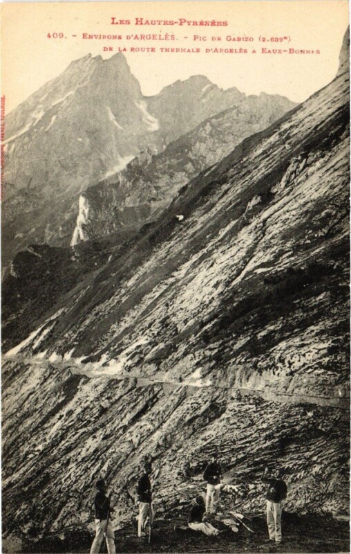 Carte postale ancienne Environs d'Argeles Pic de Gabizo De La Route Thermale D'Argeles