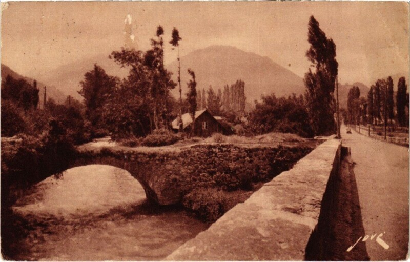 Carte postale ancienne Argeles-Gazost - Route de Lourdes a Gavarnie à Argelès-Gazost