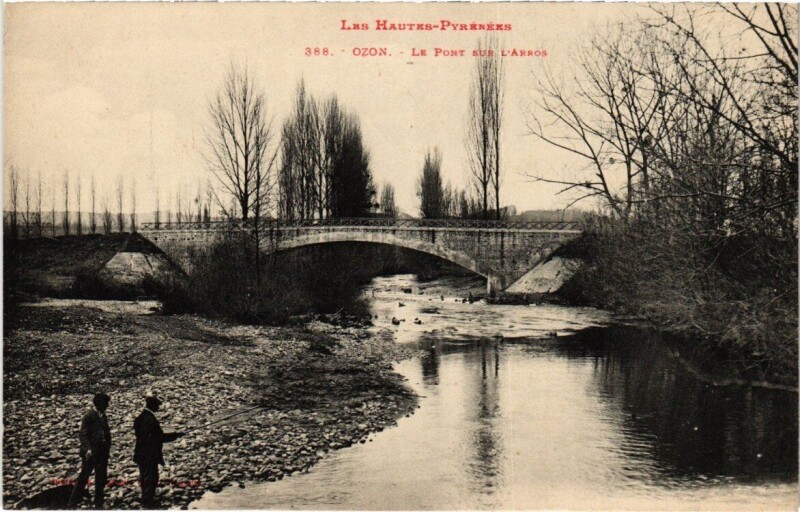 Carte postale ancienne Ozon - Le Pont sur L'Arros à Ozon