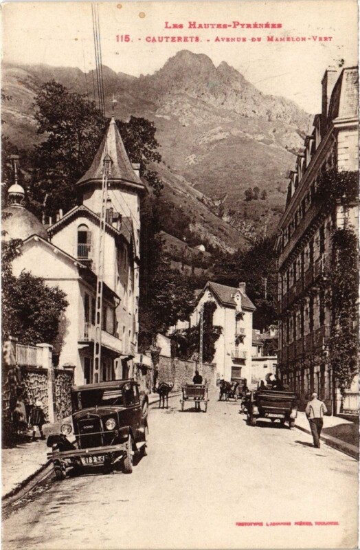 Carte postale ancienne Cauterets - Avenue du Mamelon-Vert à Cauterets