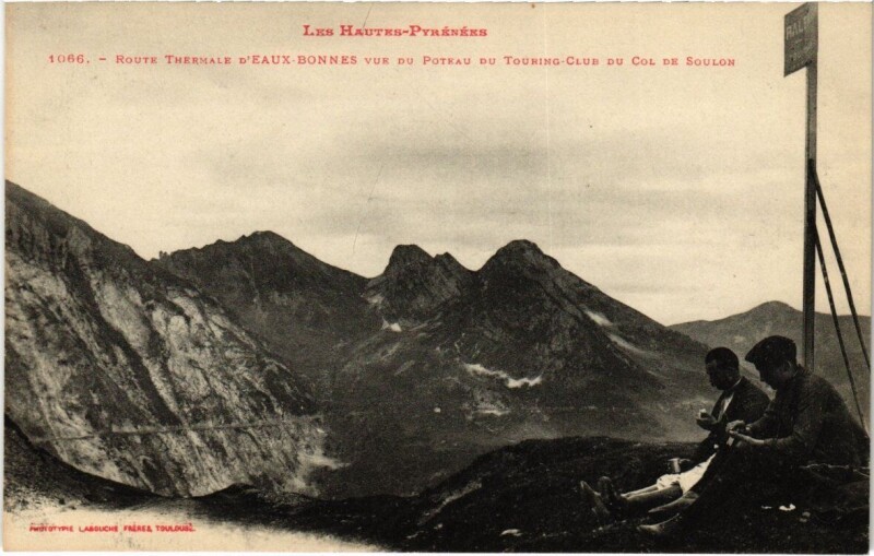Carte postale ancienne Route Thermale D'Eaux-Bonnes vue du Poteau du Touring-Club