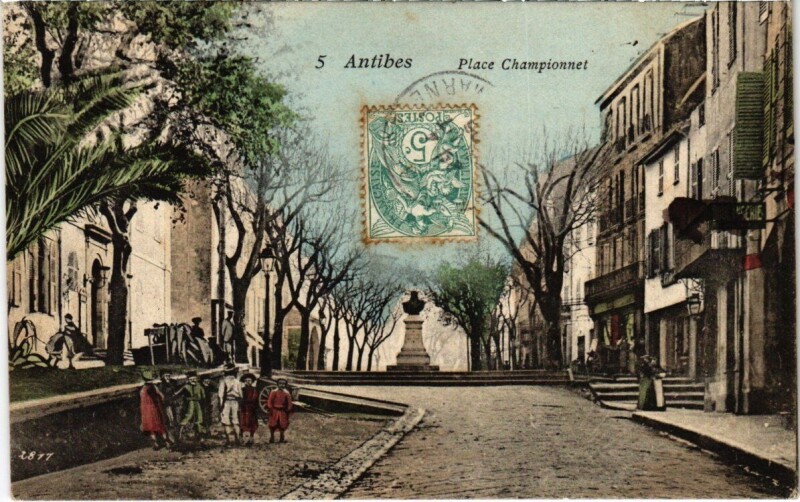 Carte postale ancienne Antibes - Place Championnet à Antibes
