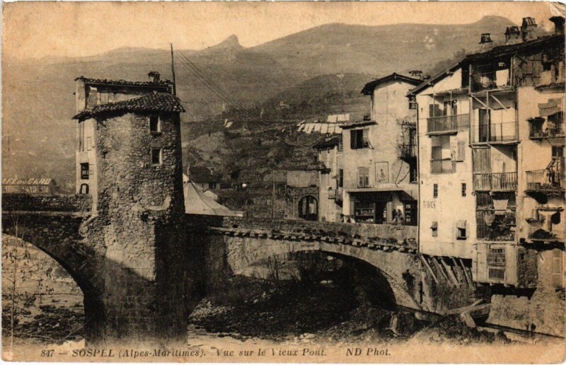 Carte postale ancienne Sospel - Vue sur le Vieux Pont à Sospel