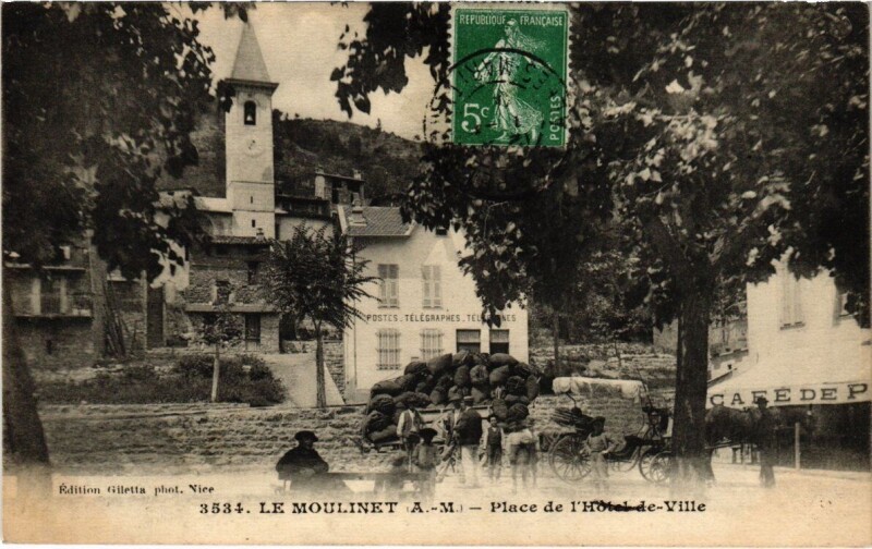 Carte postale ancienne Le Moulinet - Place de l'Hotel-de-Ville à Moulinet