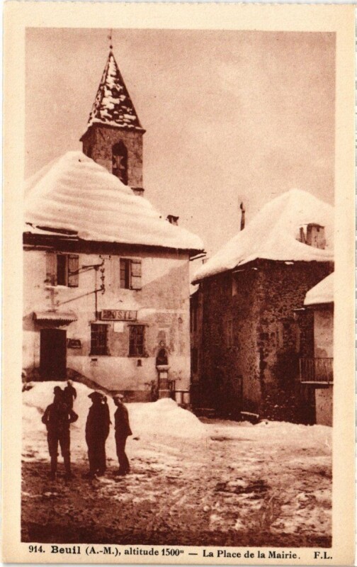 Carte postale ancienne Beuil - La Place de la Mairie à Beuil