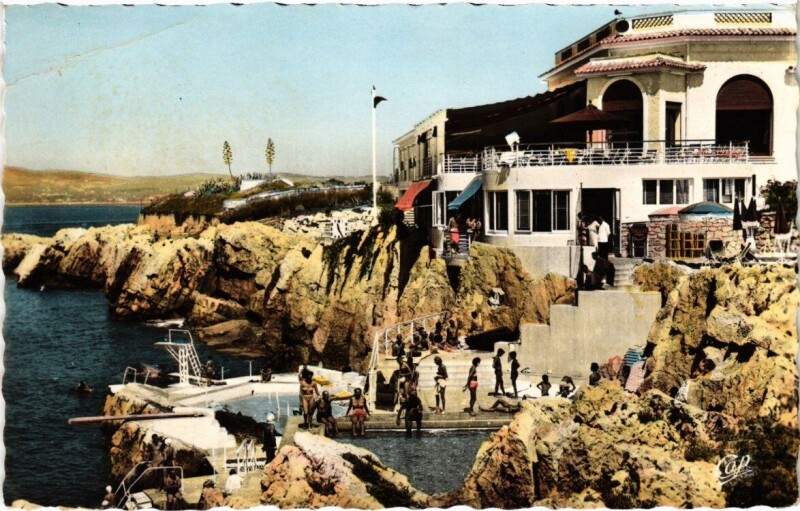 Carte postale ancienne Antibes - La Piscine d'eden-Roc au Cap d'Antibes à Antibes