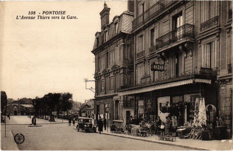 Carte postale ancienne Pontoise - Avenue Thiers vers la Gare à Pontoise