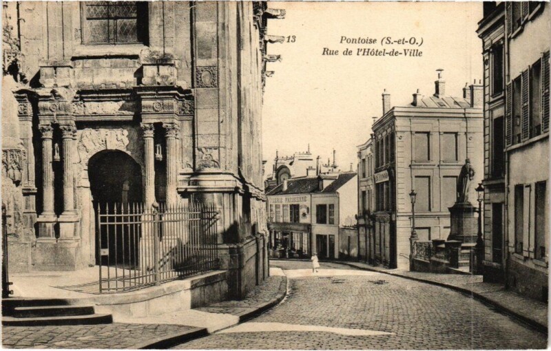 Carte postale ancienne Pontoise - Rue de l'Hotel-de-Ville à Pontoise