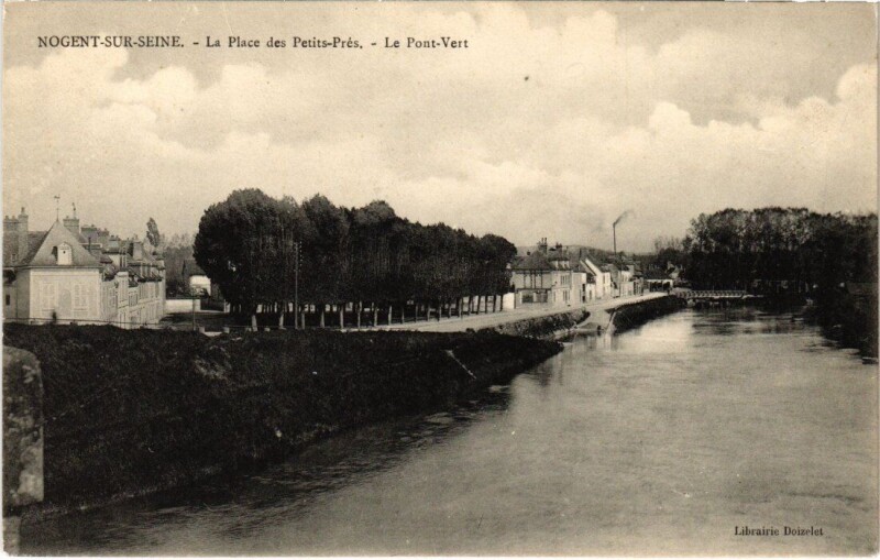 Carte postale ancienne Nogent-sur-Seine - La Place des Petits-Prés - Le Pont vert à Nogent-sur-Seine