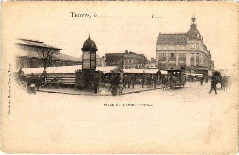 Carte postale ancienne Troyes - Place du Marché Central à Troyes