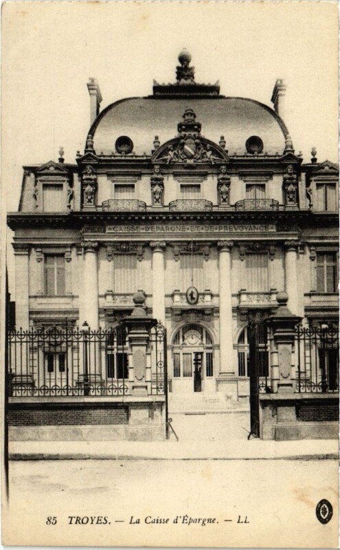 Carte postale ancienne Troyes - Caisse d'Epargne à Troyes
