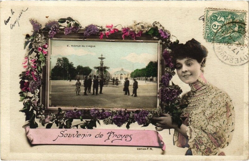 Carte postale ancienne Troyes - Souvenir fleurs femme à Troyes