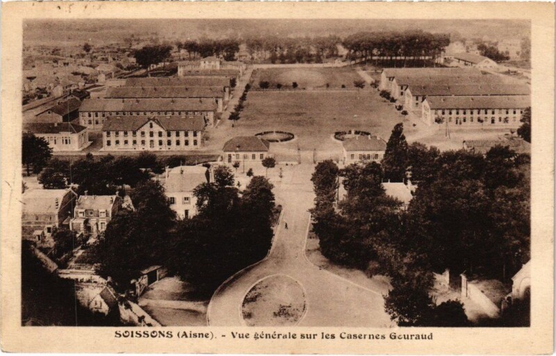Carte postale ancienne Militaire - Soissons - Vue générale sur les Casernes Gouraud à Soissons