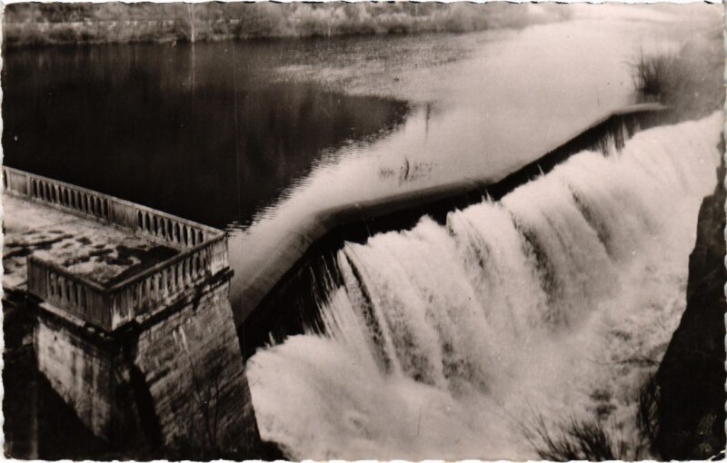 Carte postale ancienne Le Saillant - Le Barrage sur la Vezere