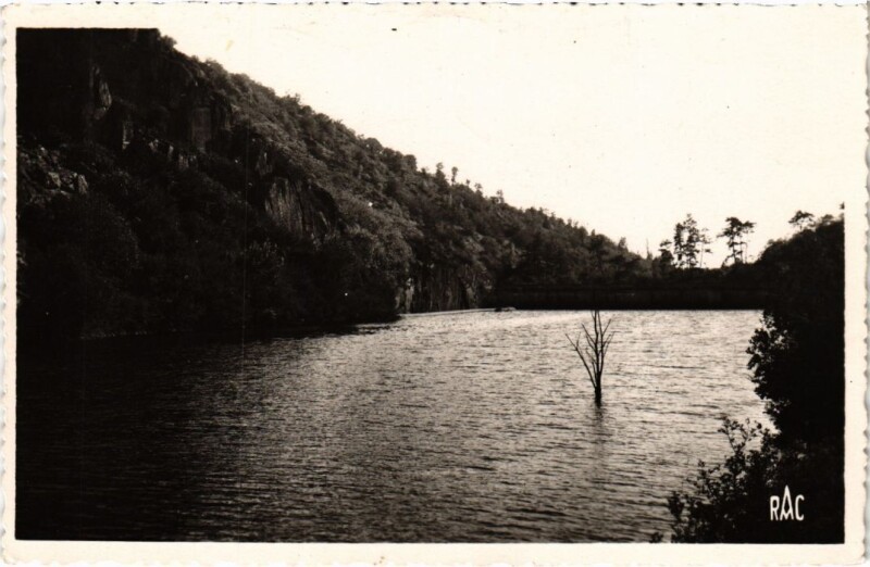 Carte postale ancienne Le Saillant - Le Lac - Envorins d'Allassac à Allassac