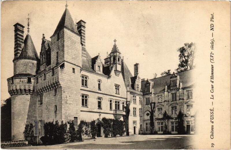 Carte postale ancienne Chateau d'Usse - La Cour d'Honneur