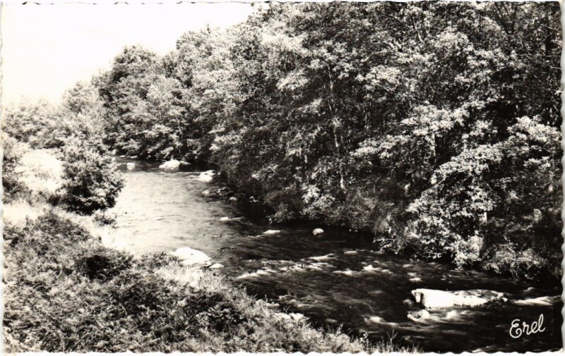 Carte postale ancienne Bugeat - La Vezere pres Bugeat à Bugeat