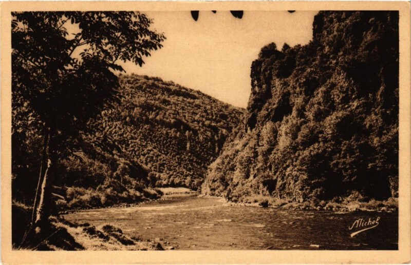 Carte postale ancienne La Dordogne au Roc Sarlat - Vue du Chemin de Rive