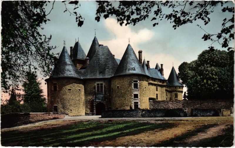 Carte postale ancienne Pompadour - L'Entree du Chateau